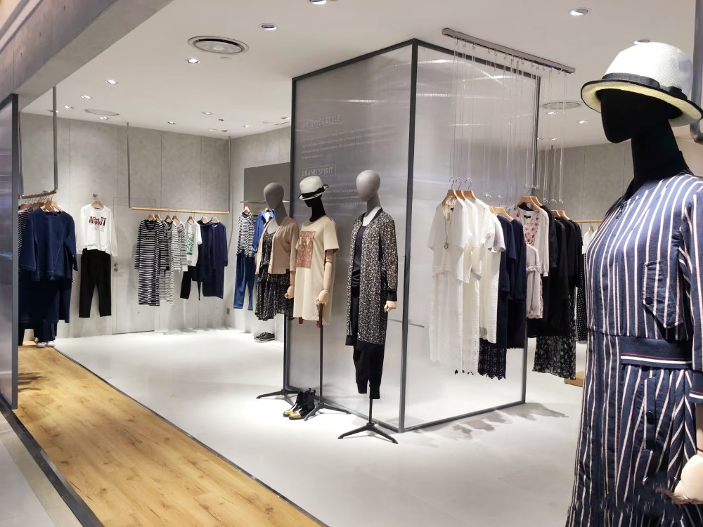 嵌入室格栅灯怎么安装_服装店灯光设计原则_服装店各区域灯光配置方案