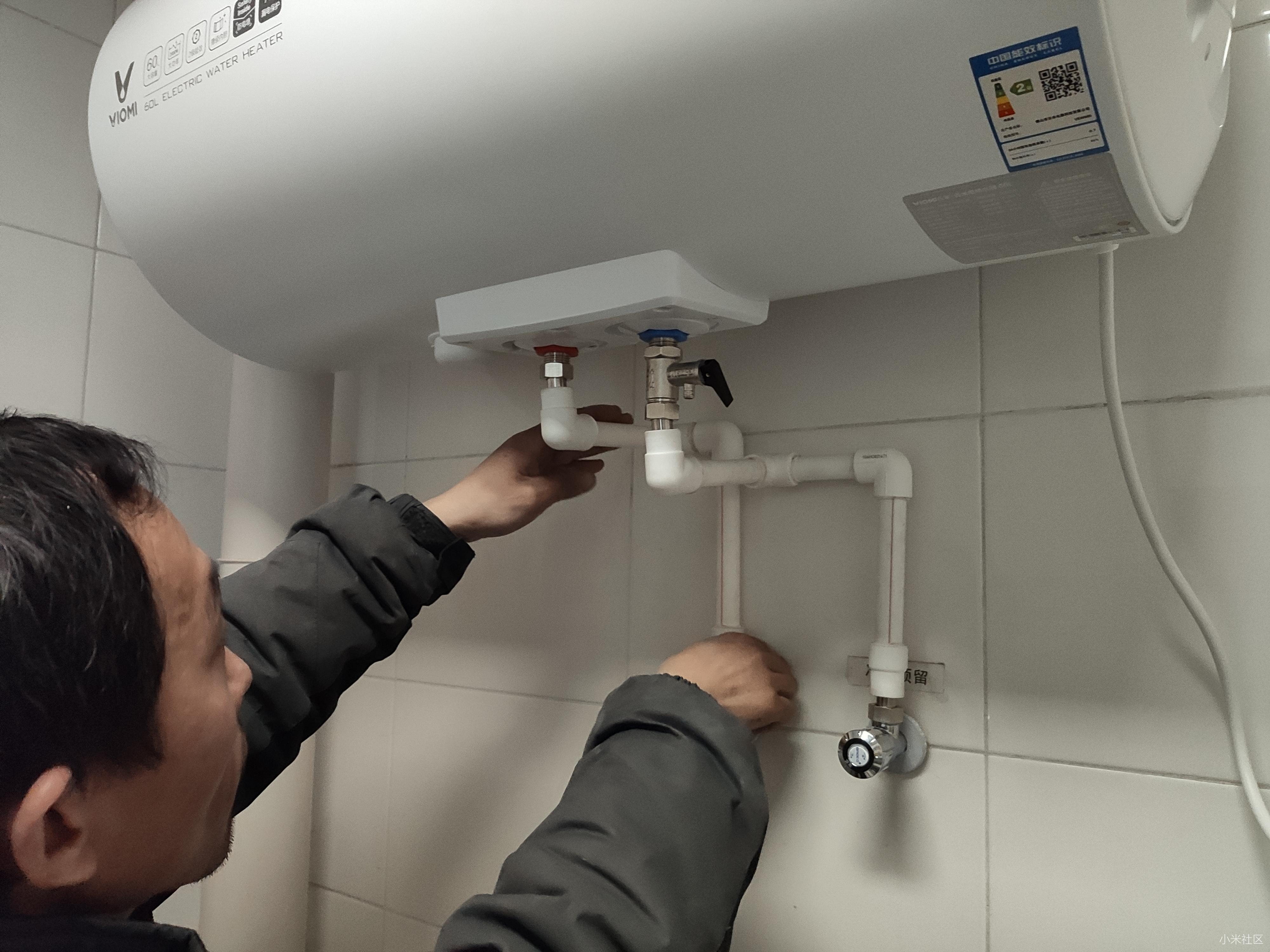燃气热水器与电热水器对比_3000w的热水器一天用电_电热水器VS燃气热水器优缺点