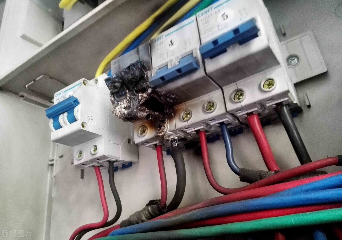 电热水器VS燃气热水器优缺点_3000w的热水器一天用电_燃气热水器与电热水器对比