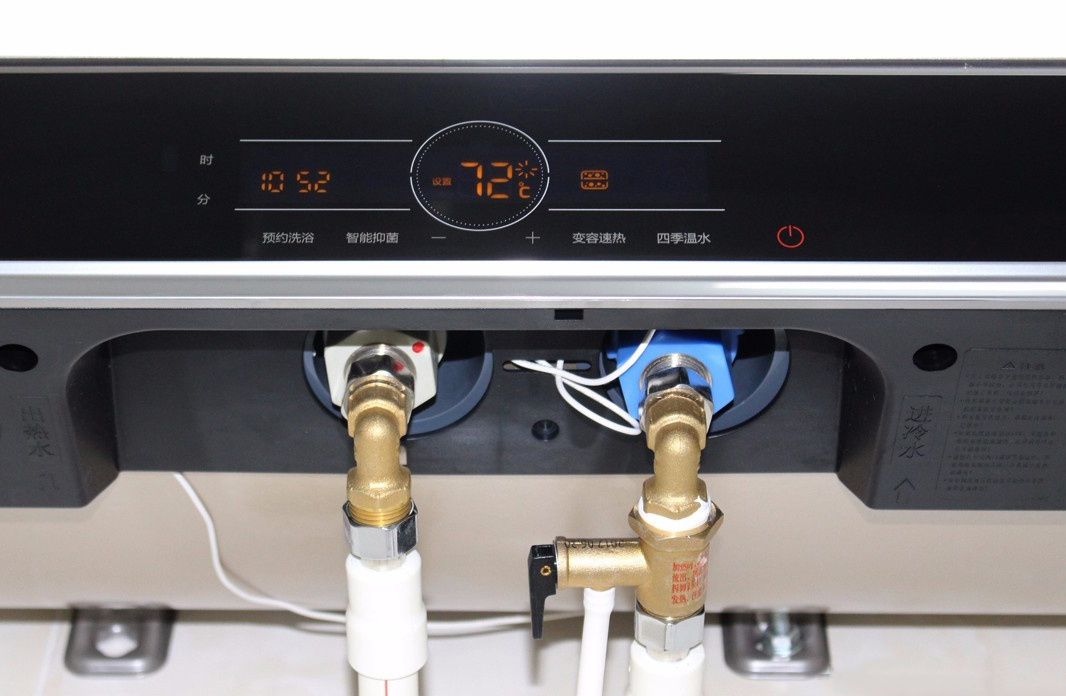 3000w的热水器一天用电_电热水器VS燃气热水器优缺点_燃气热水器与电热水器对比