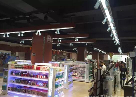 商场照明布局_led格栅灯盘图片_超市灯光设计